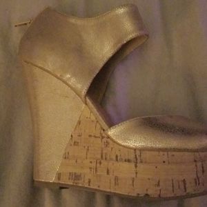 Cute madden girl  gold shoes